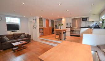 <p>Family House near Camden Town  - <a href='/triptoids/family-house'>Click here for more information</a></p>